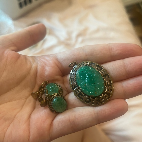 Vintage Runway Green Jewelry Set - Asian carvings 🔥 - Picture 2 of 2
